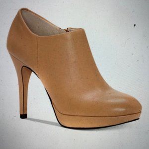 BNIB- Vince Camuto camel elvin ankle booties